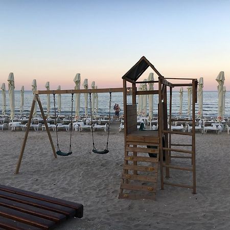 Ely Residence Mamaia Exterior photo